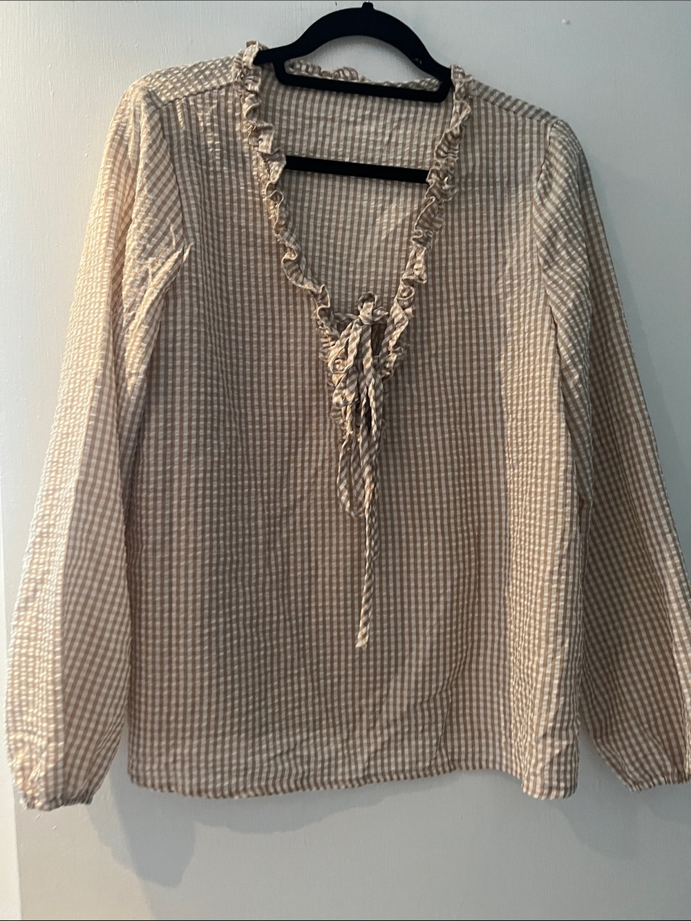 Womenโs Cream & Tan Checked Ruffle Tie-Neck Blouse